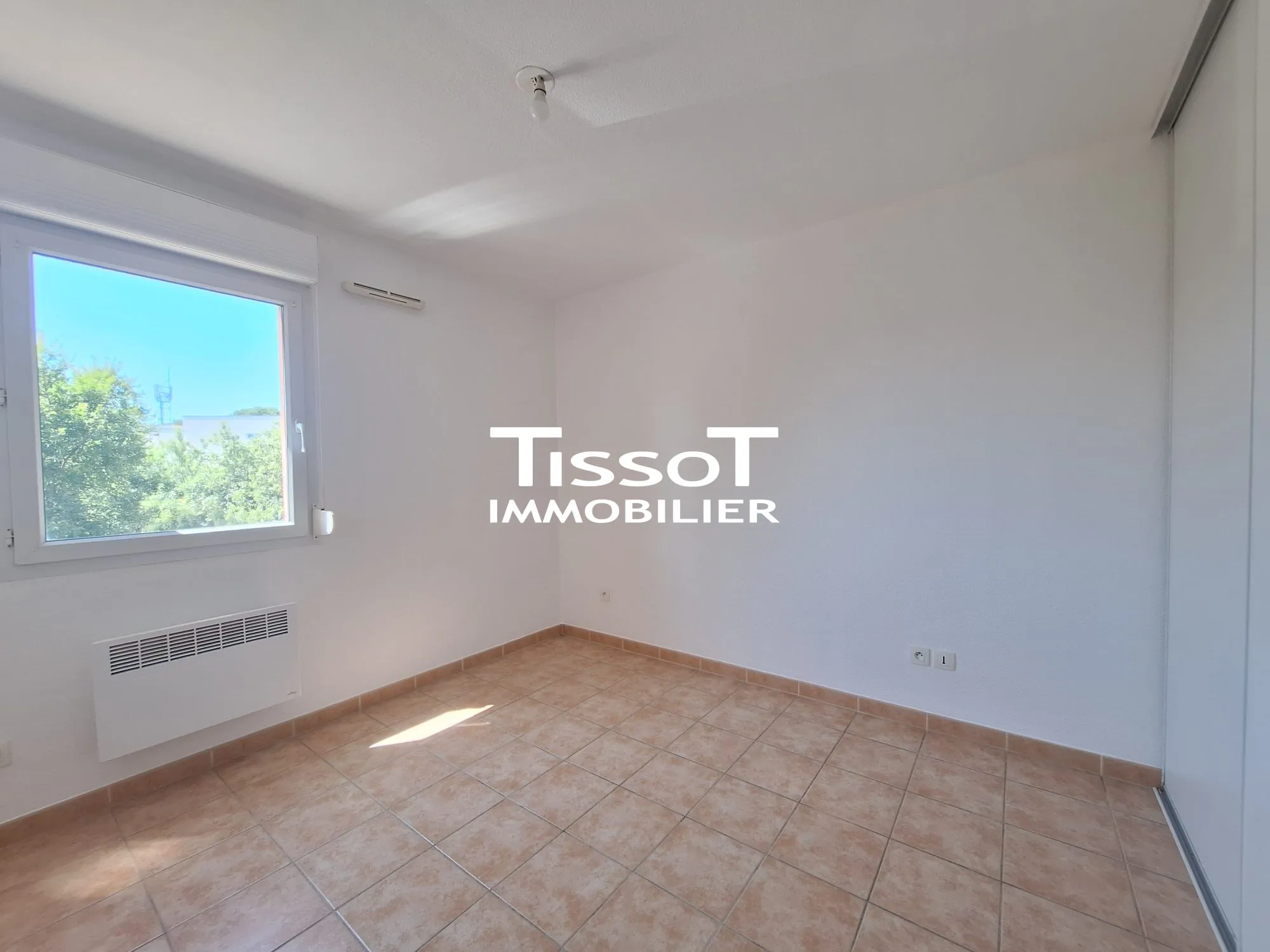 Appartement T2 de 47 m² avec balcon et parking à Nîmes, Résidence sécurisée 