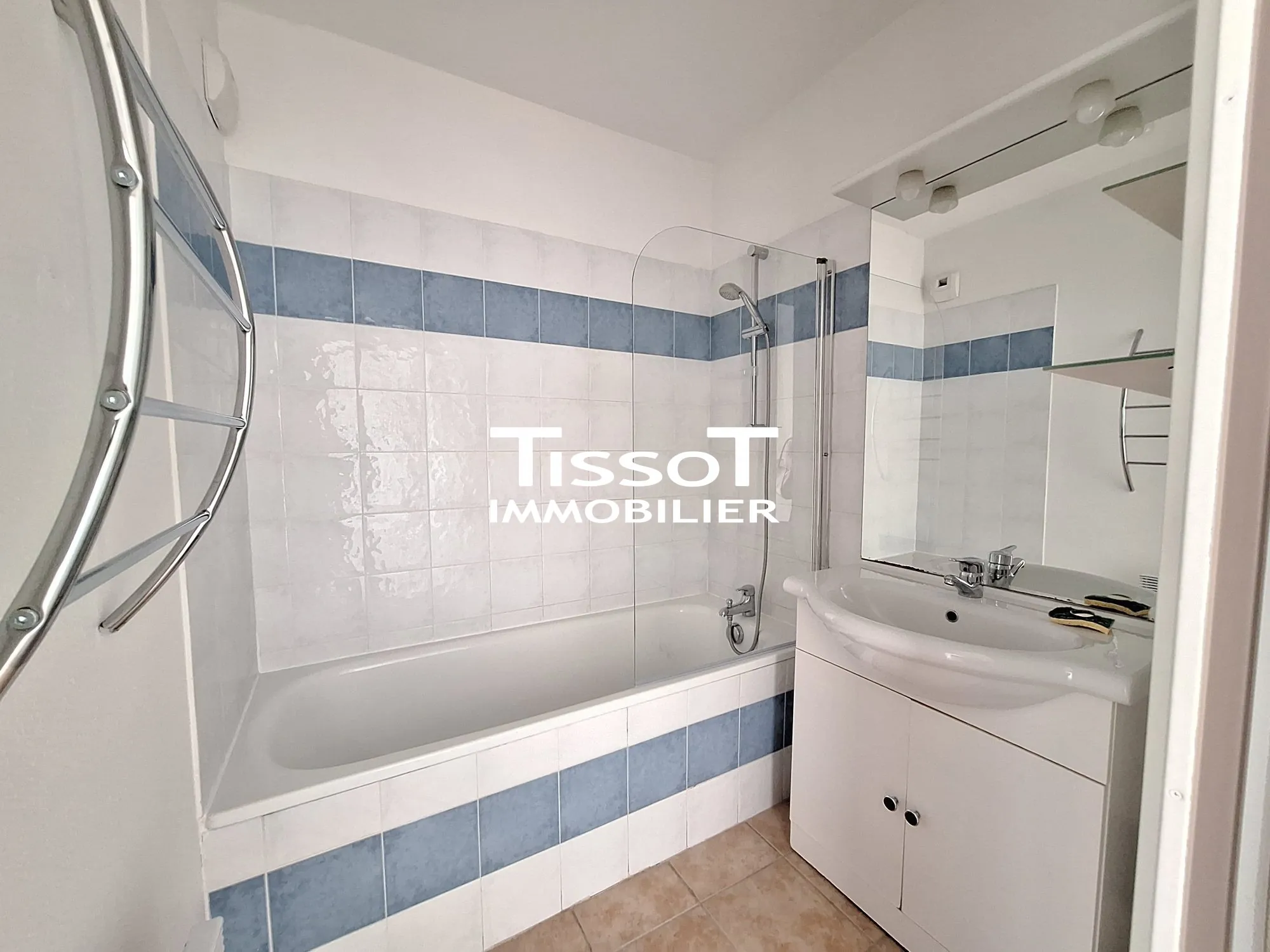 Appartement T2 de 47 m² avec balcon et parking à Nîmes, Résidence sécurisée 