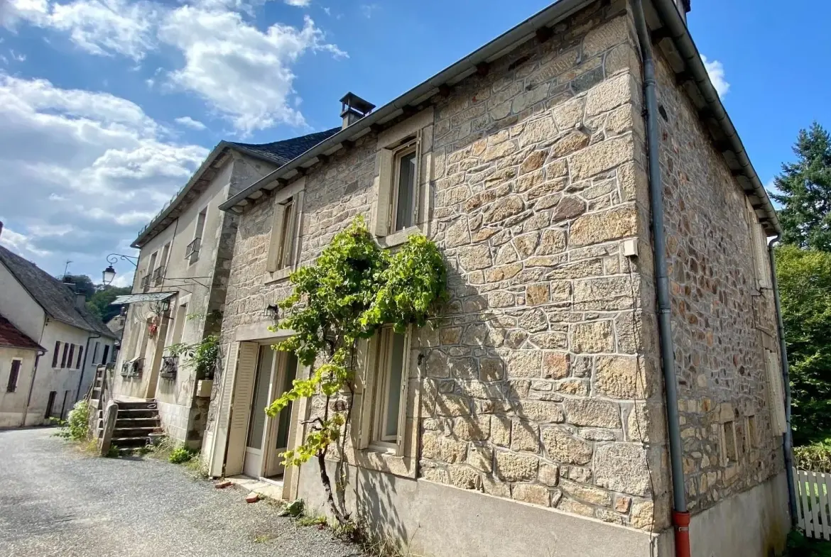 Maison de village avec jardin à Lagarde-Marc-la-Tour - 3 chambres, rénovée 