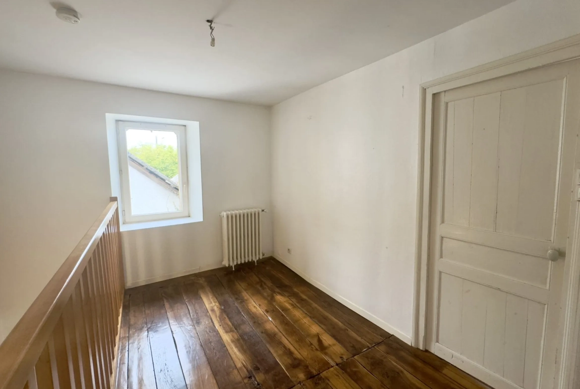 Maison de village avec jardin à Lagarde-Marc-la-Tour - 3 chambres, rénovée 