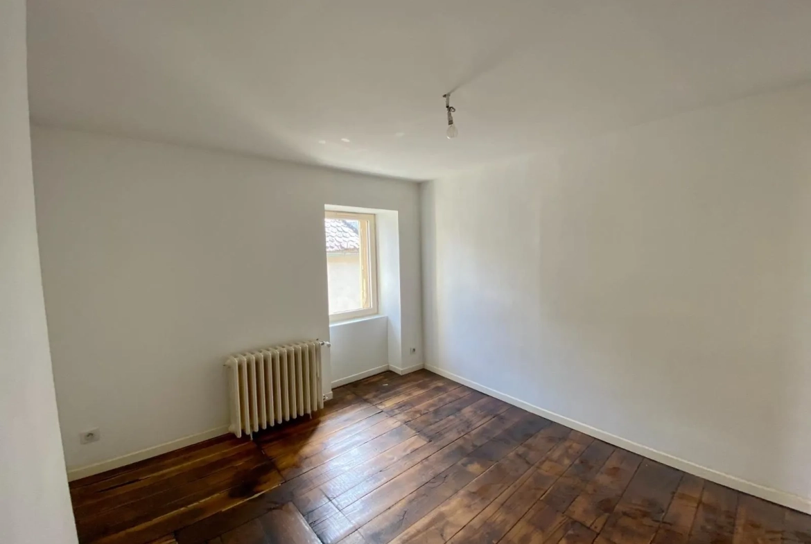 Maison de village avec jardin à Lagarde-Marc-la-Tour - 3 chambres, rénovée 