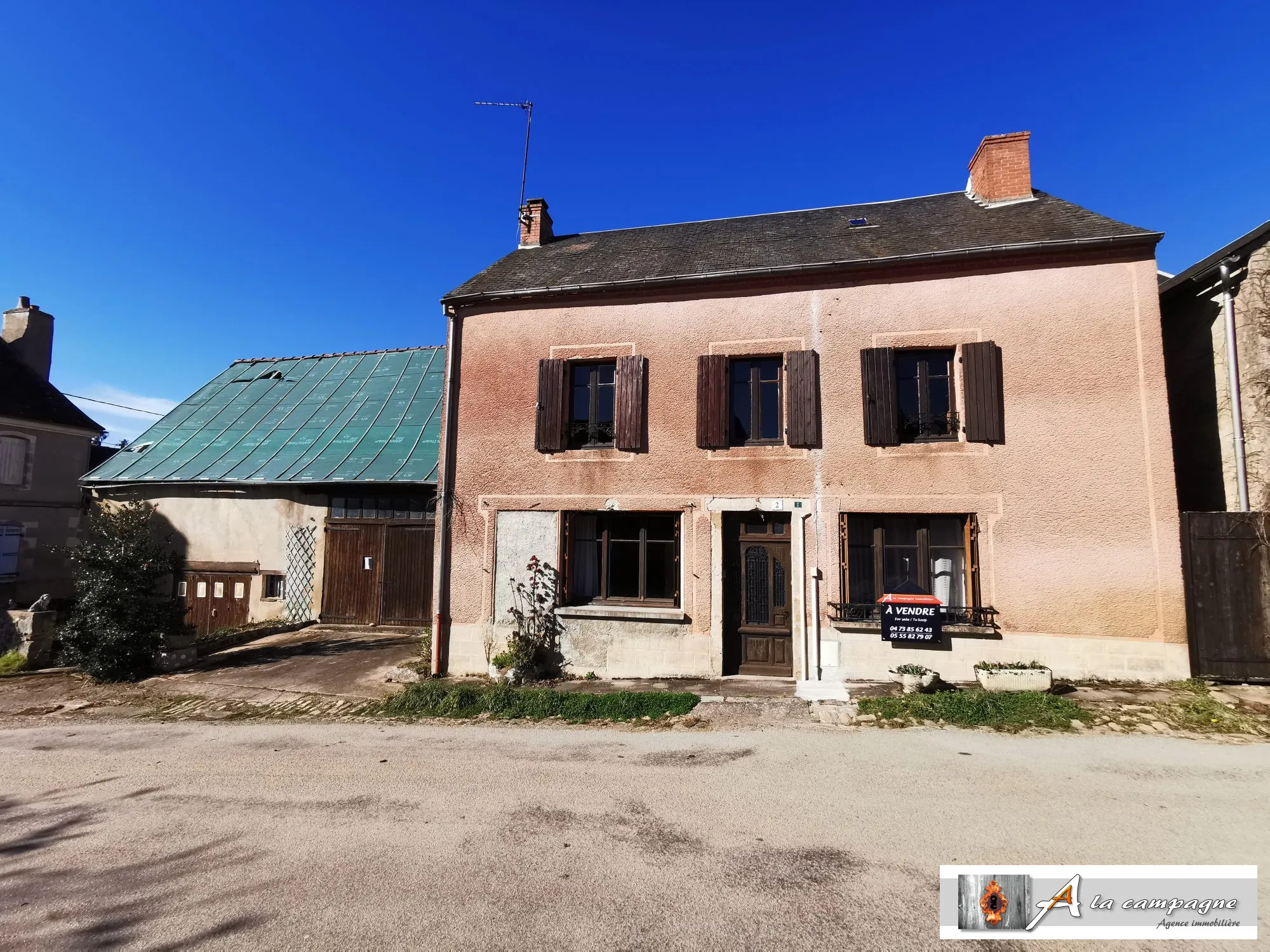 Maison de Bourg avec Grange et Cour à Lepaud – Potentiel à Découvrir 
