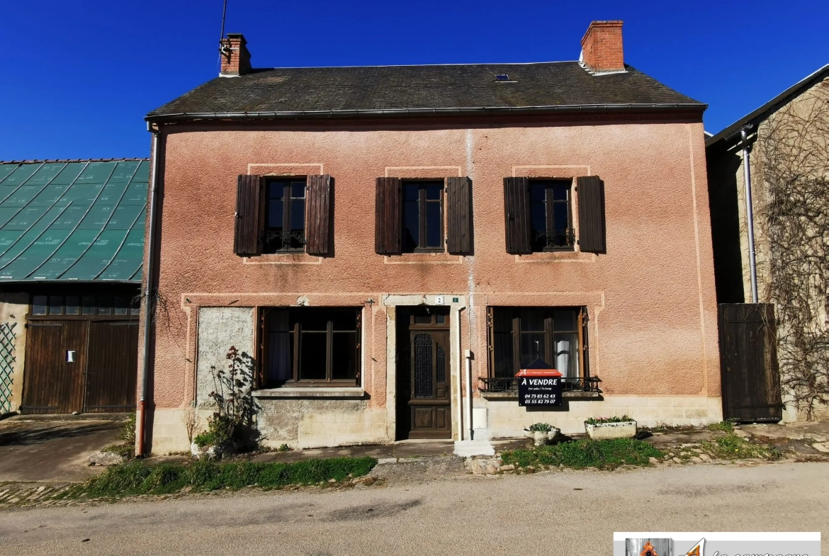 Maison de Bourg avec Grange et Cour à Lepaud – Potentiel à Découvrir 