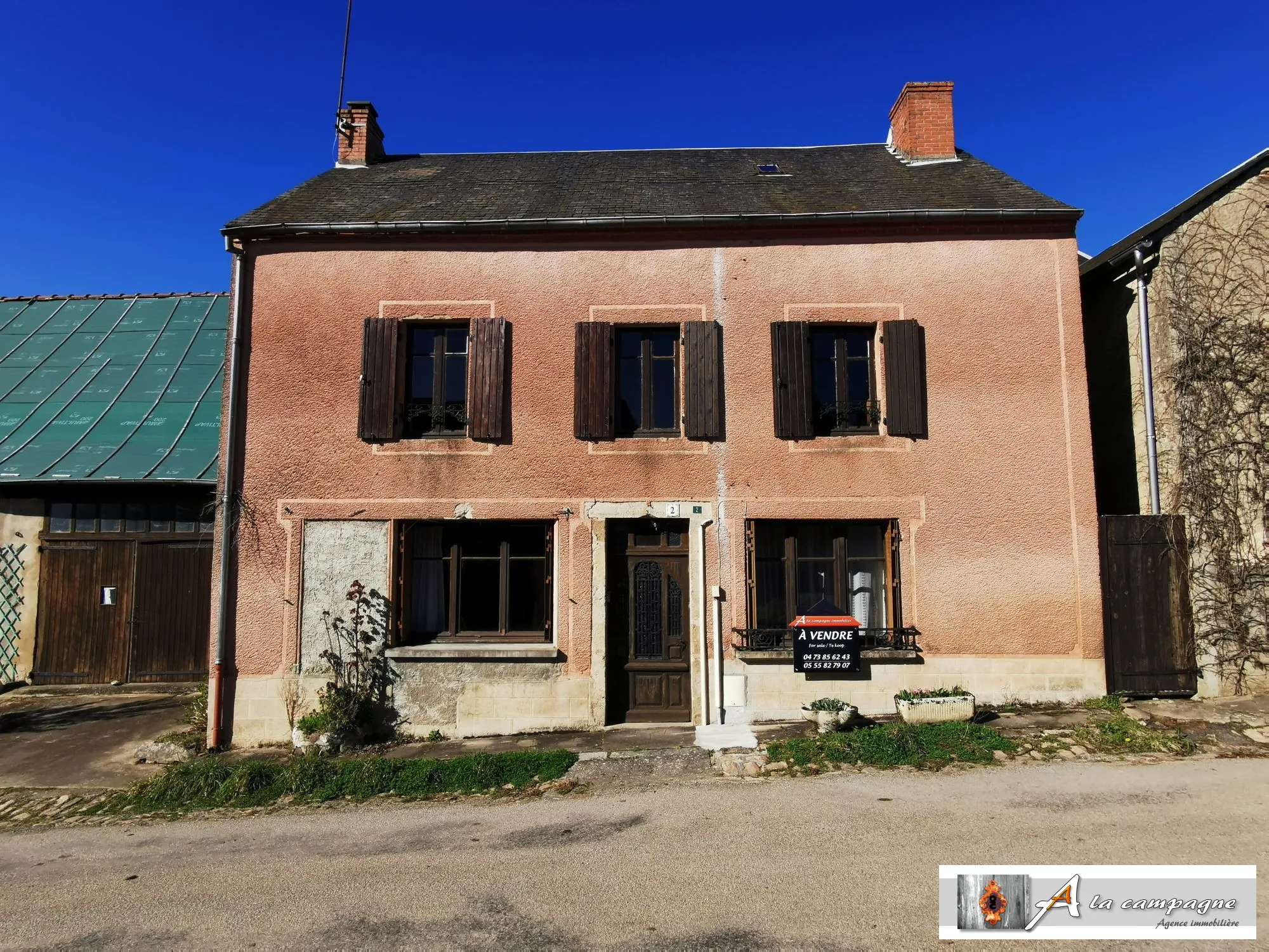 Maison de Bourg avec Grange et Cour à Lepaud – Potentiel à Découvrir 