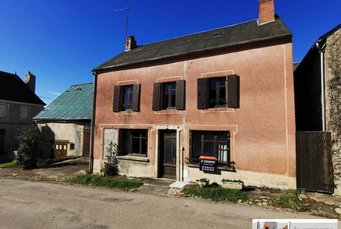 Maison de Bourg avec Grange et Cour à Lepaud – Potentiel à Découvrir 