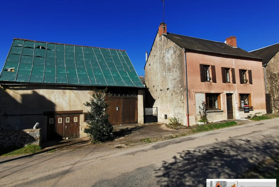 Maison de Bourg avec Grange et Cour à Lepaud – Potentiel à Découvrir 