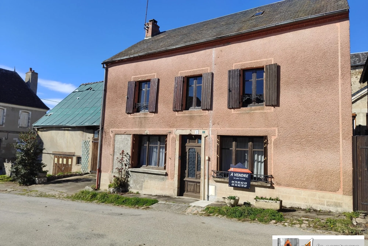 Maison de Bourg avec Grange et Cour à Lepaud – Potentiel à Découvrir 