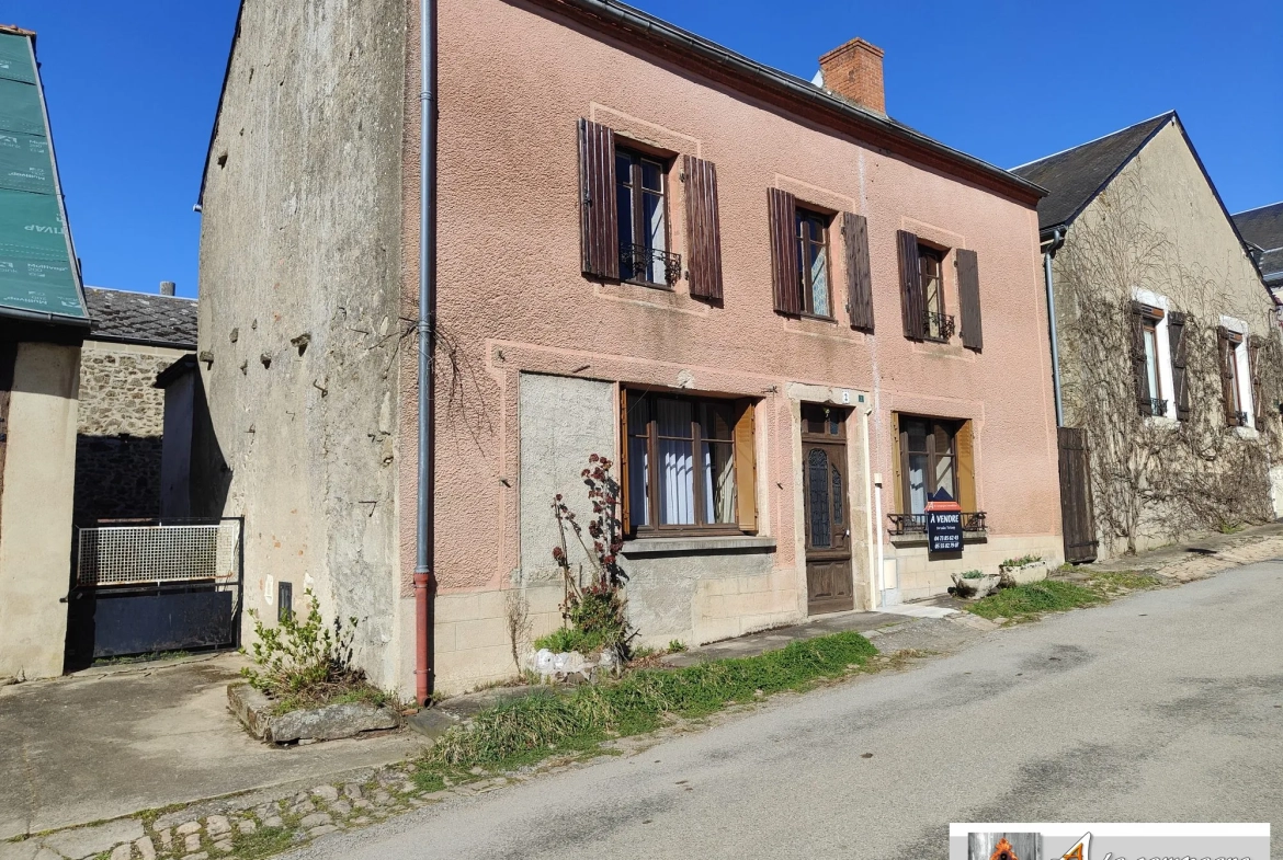 Maison de Bourg avec Grange et Cour à Lepaud – Potentiel à Découvrir 