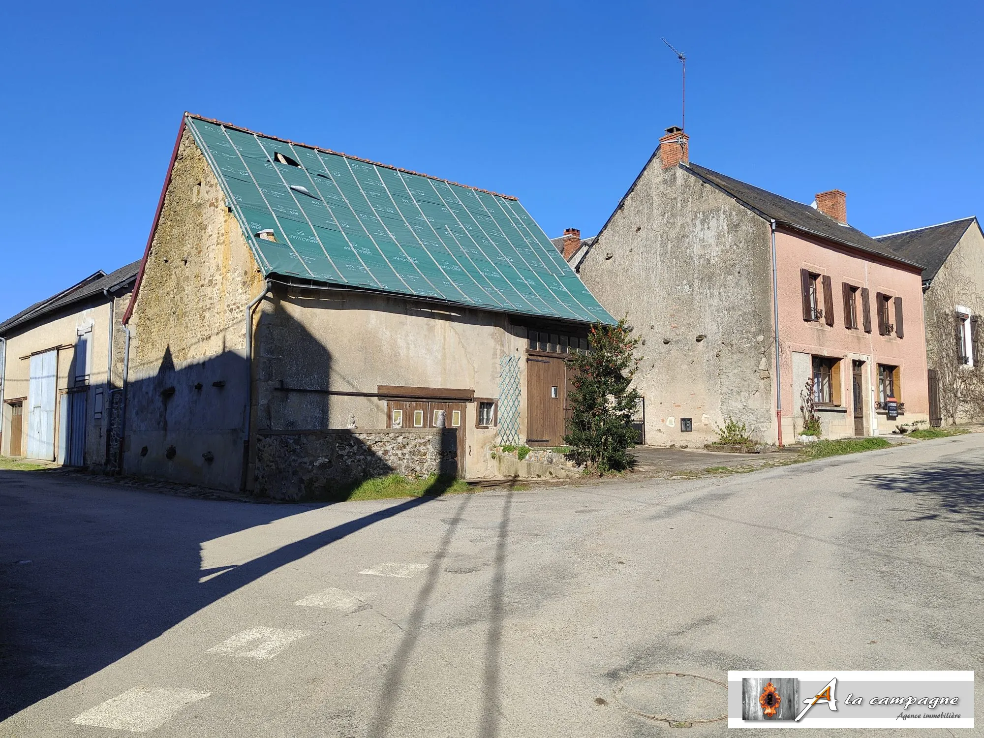 Maison de Bourg avec Grange et Cour à Lepaud – Potentiel à Découvrir 