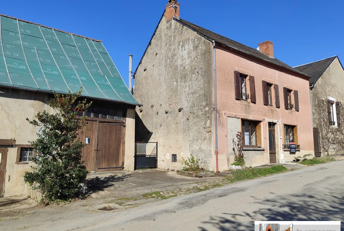Maison de Bourg avec Grange et Cour à Lepaud – Potentiel à Découvrir 