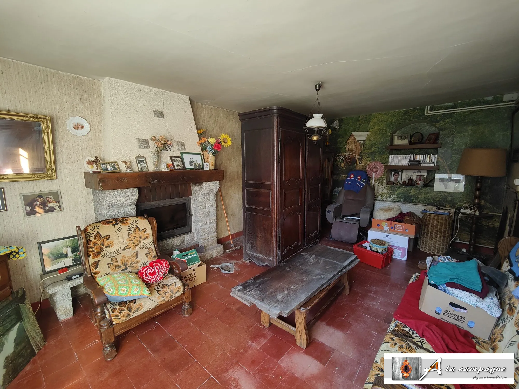 Maison de Bourg avec Grange et Cour à Lepaud – Potentiel à Découvrir 