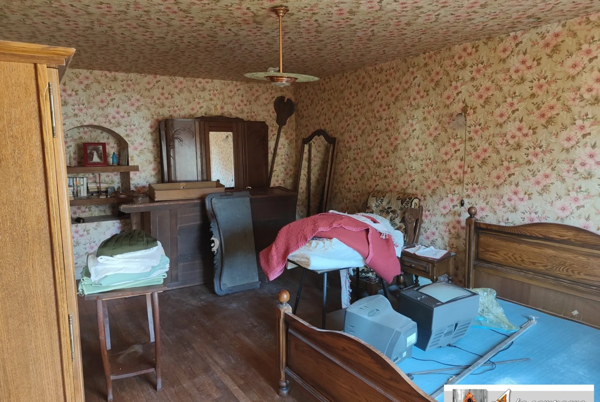 Maison de Bourg avec Grange et Cour à Lepaud – Potentiel à Découvrir 