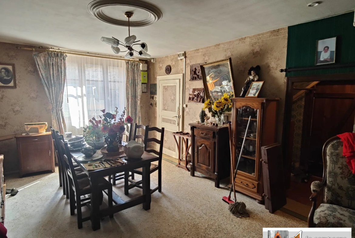 Maison de Bourg avec Grange et Cour à Lepaud – Potentiel à Découvrir 