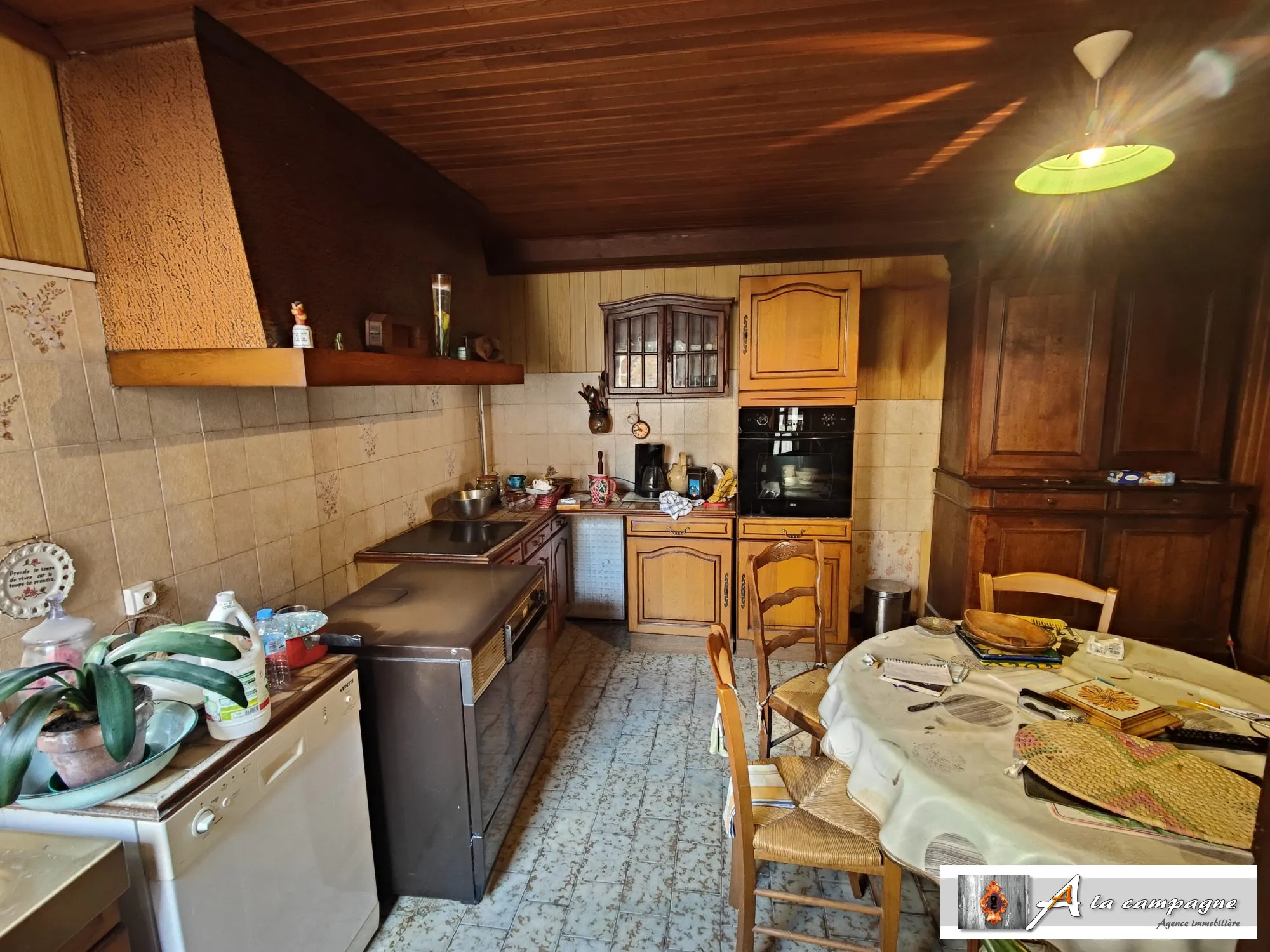 Maison de Bourg avec Grange et Cour à Lepaud – Potentiel à Découvrir 