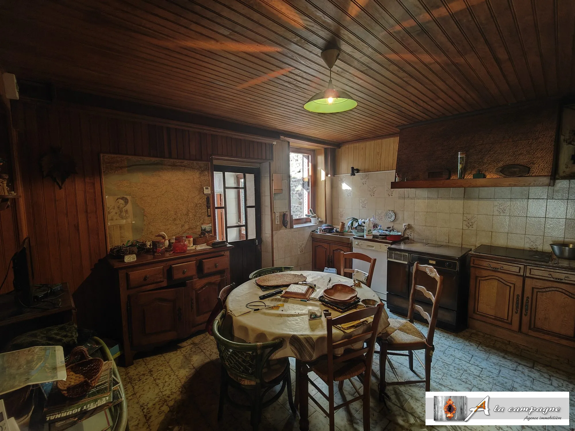 Maison de Bourg avec Grange et Cour à Lepaud – Potentiel à Découvrir 