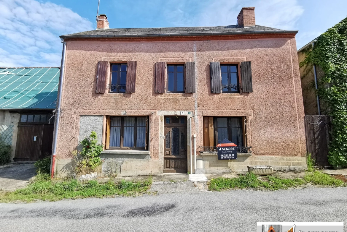 Maison de Bourg avec Grange et Cour à Lepaud – Potentiel à Découvrir 