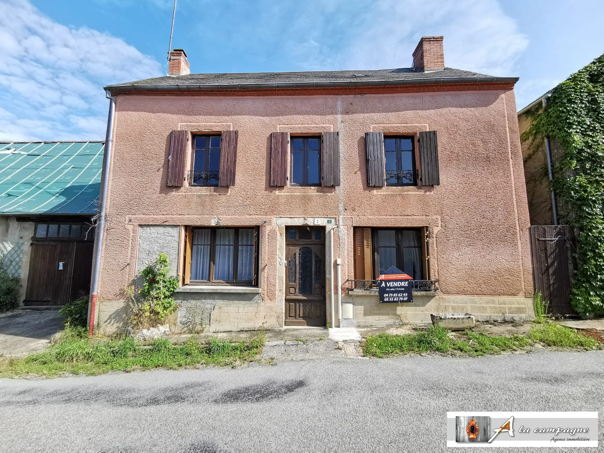 Maison de Bourg avec Grange et Cour à Lepaud – Potentiel à Découvrir 