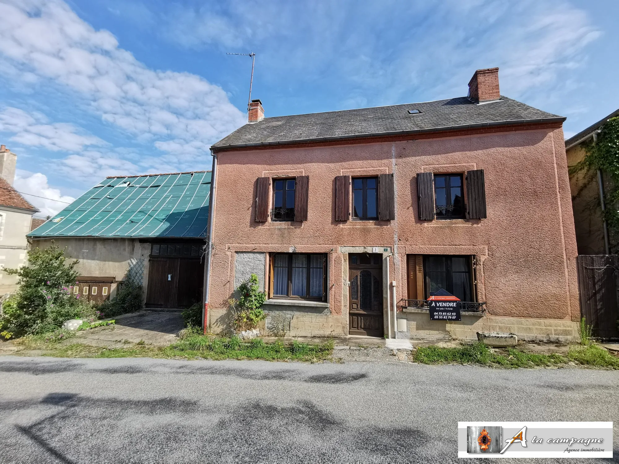 Maison de Bourg avec Grange et Cour à Lepaud – Potentiel à Découvrir 