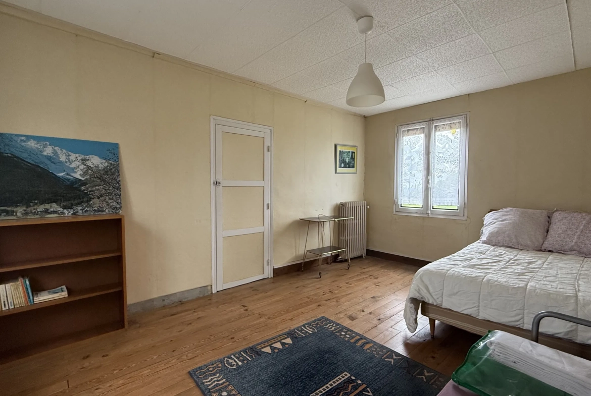Maison familiale à vendre avec grand terrain près de Livarot Pays d'Auge 