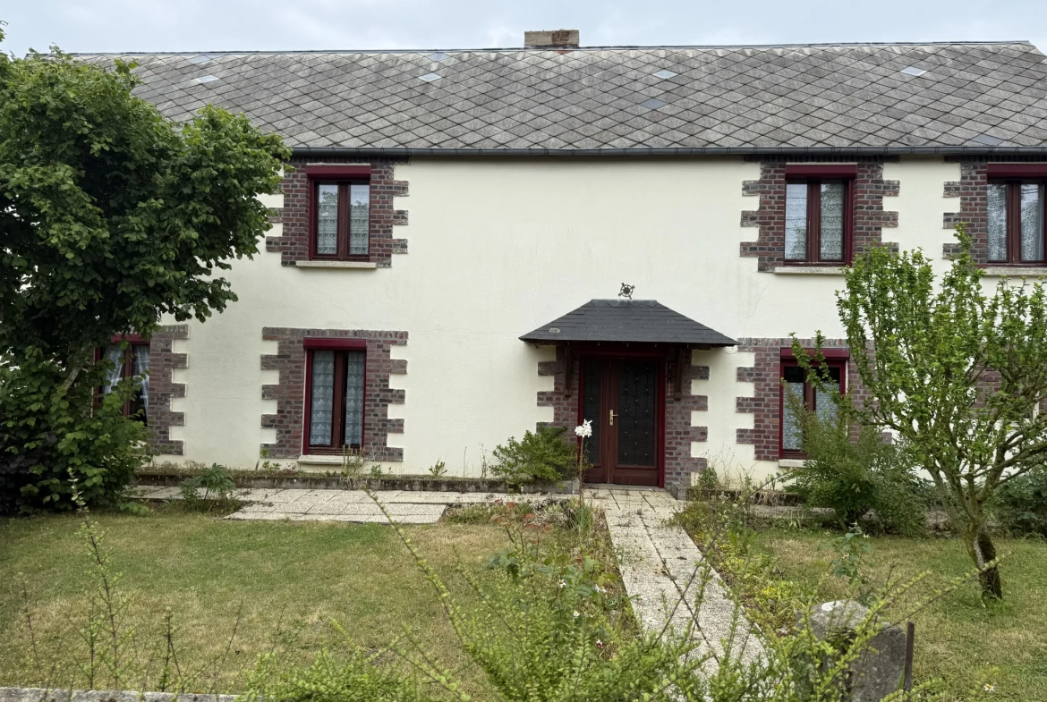 Maison familiale à vendre avec grand terrain près de Livarot Pays d'Auge 