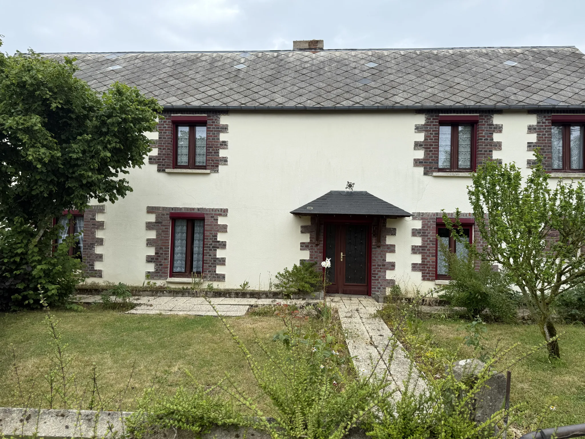 Maison familiale à vendre avec grand terrain près de Livarot Pays d'Auge 