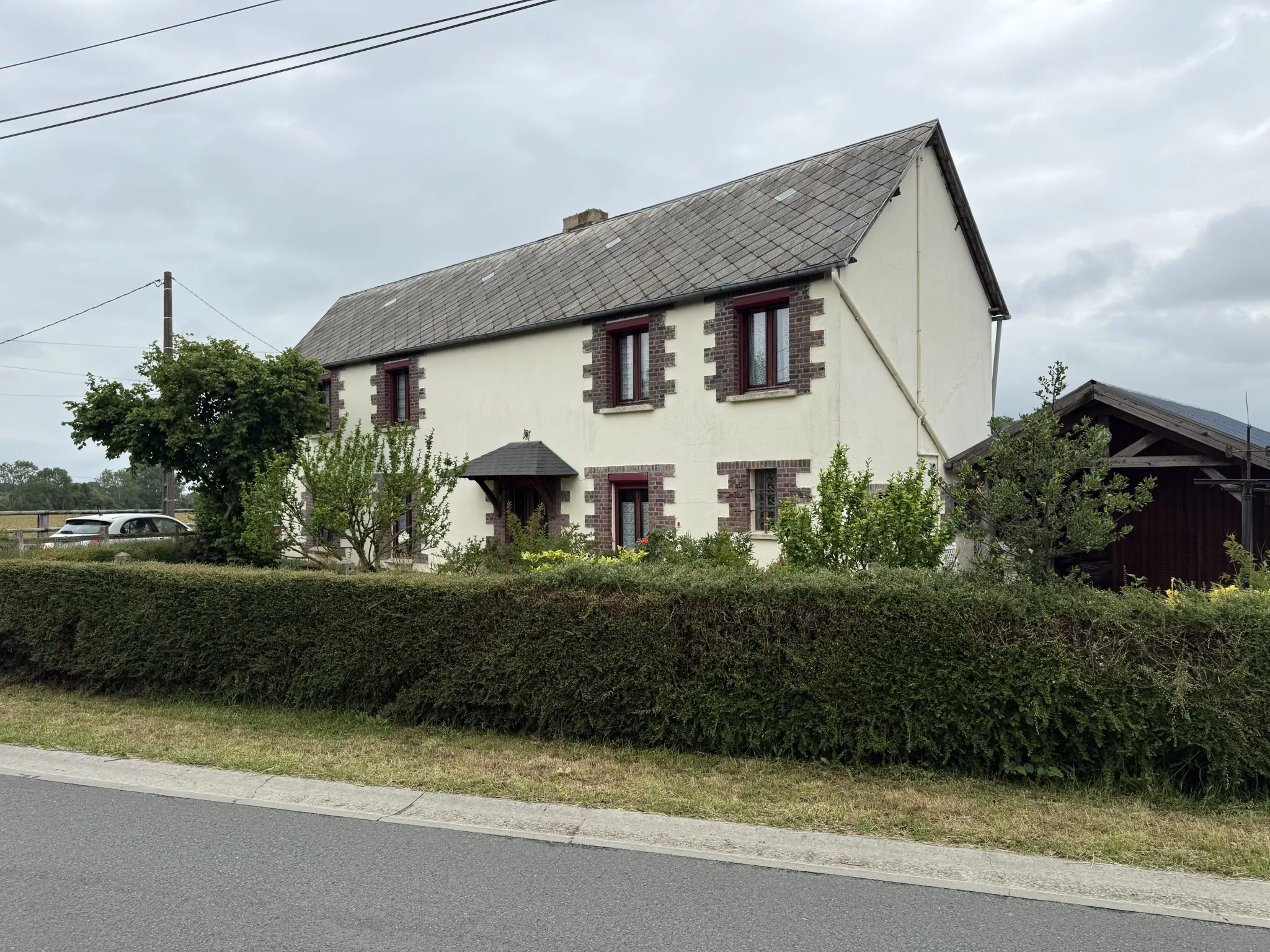 Maison familiale à vendre avec grand terrain près de Livarot Pays d'Auge 