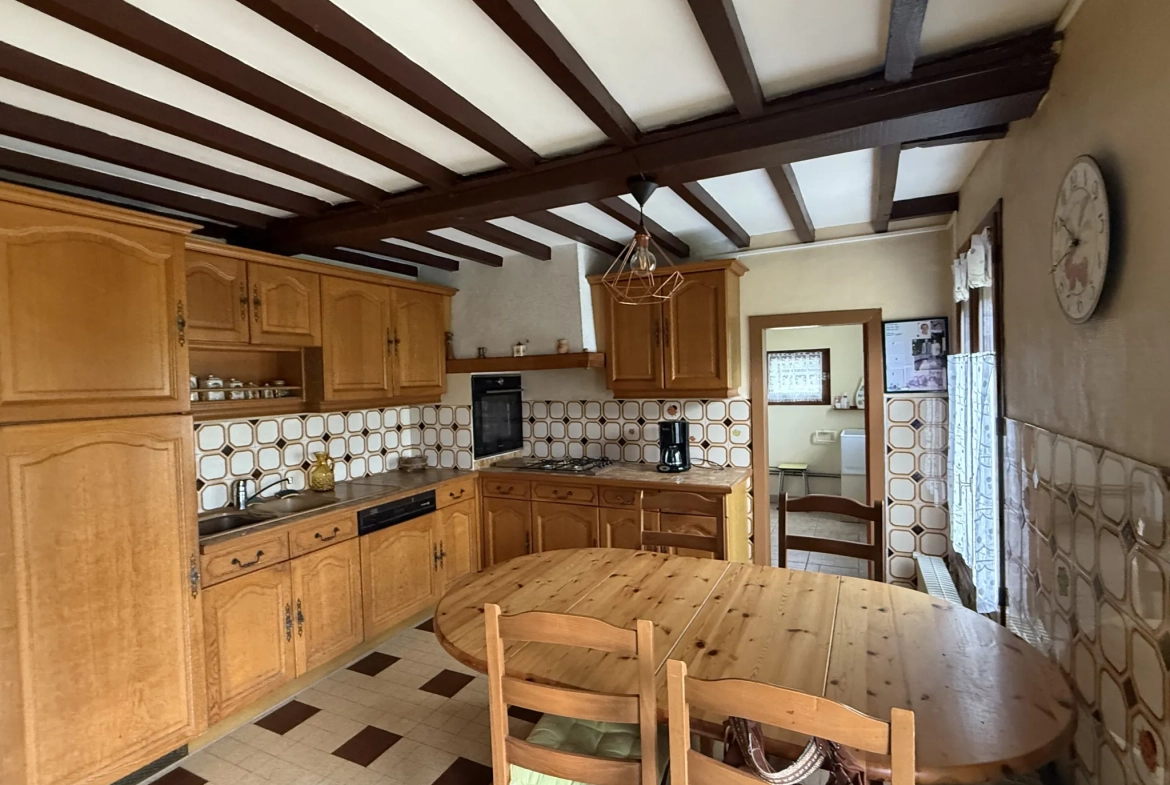 Maison familiale à vendre avec grand terrain près de Livarot Pays d'Auge 