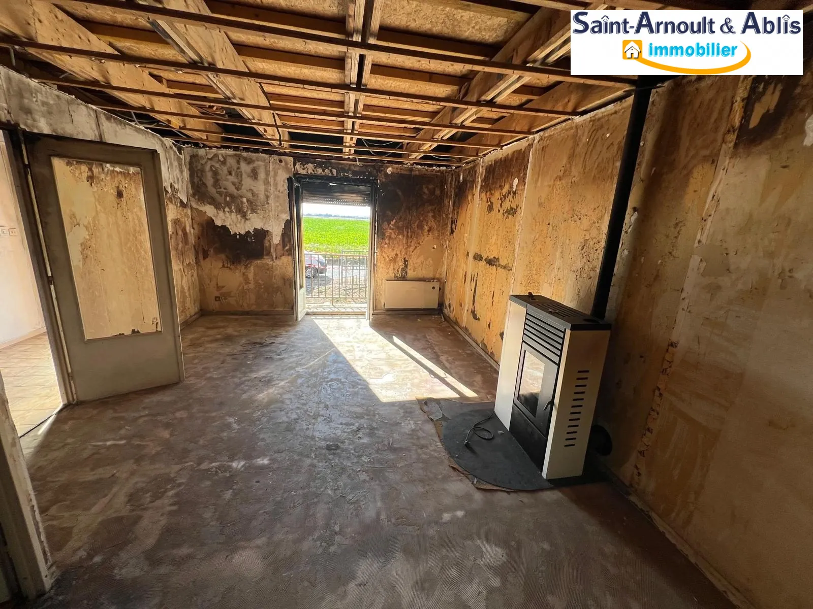 Maison à rénover avec grand terrain à Boinville-le-Gaillard 78660 