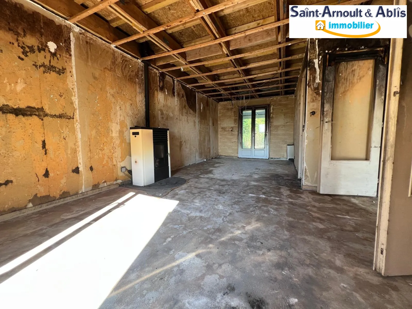 Maison à rénover avec grand terrain à Boinville-le-Gaillard 78660 