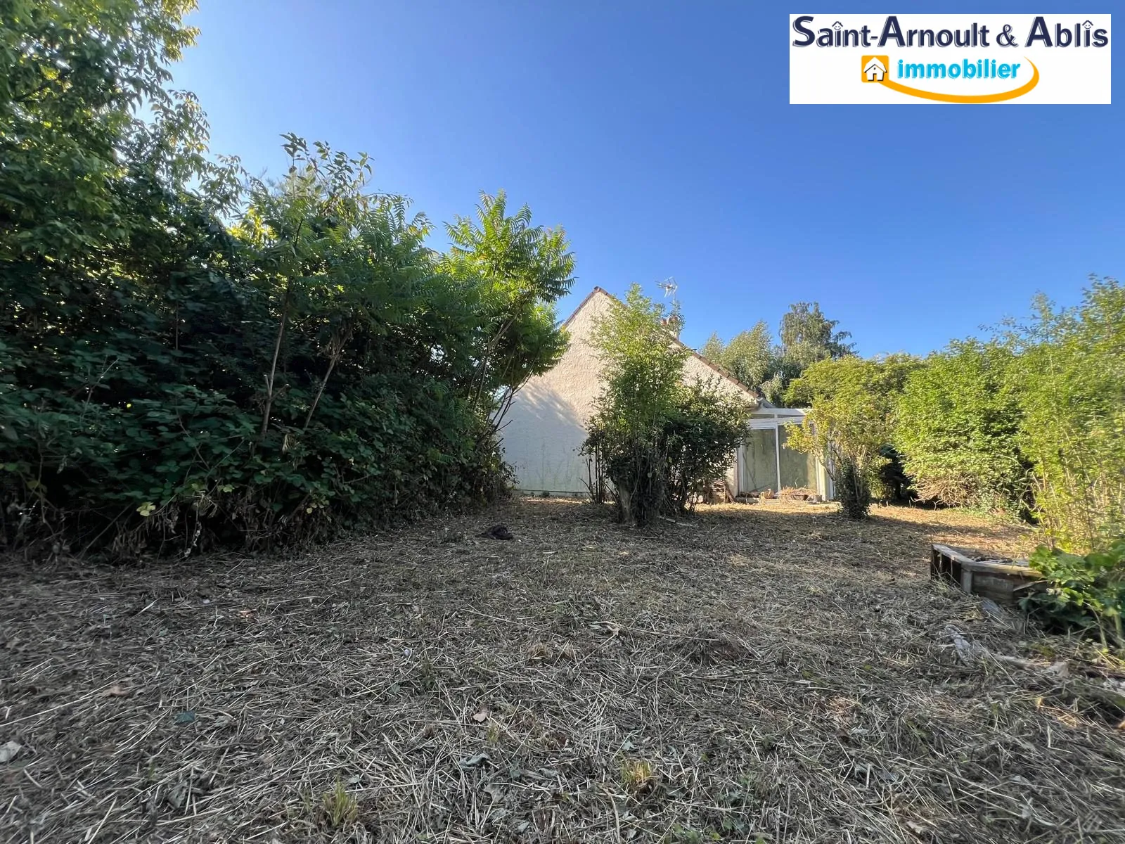 Maison à rénover avec grand terrain à Boinville-le-Gaillard 78660 