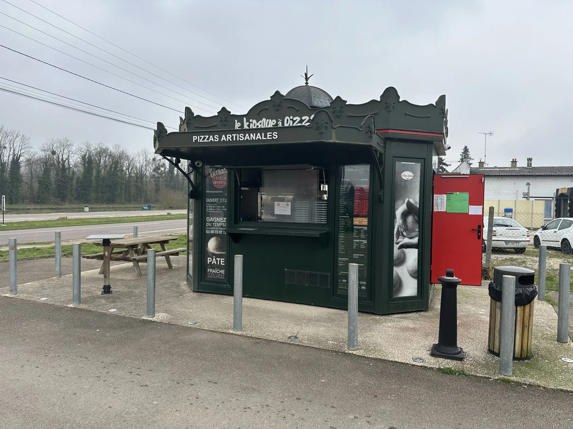 Kiosque à pizza à vendre à Brienon-sur-Armançon, emplacement stratégique et faible loyer 