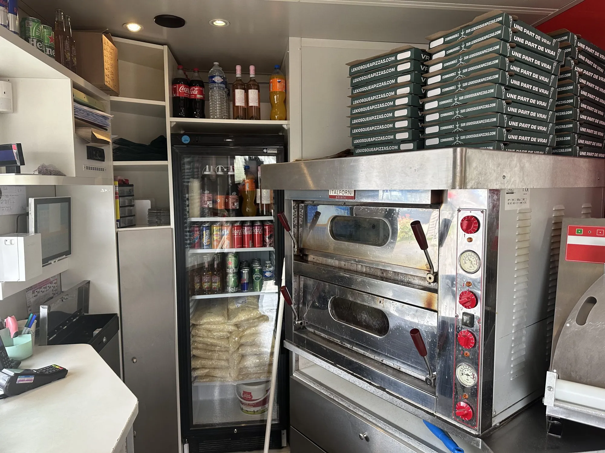Kiosque à pizza à vendre à Brienon-sur-Armançon, emplacement stratégique et faible loyer 