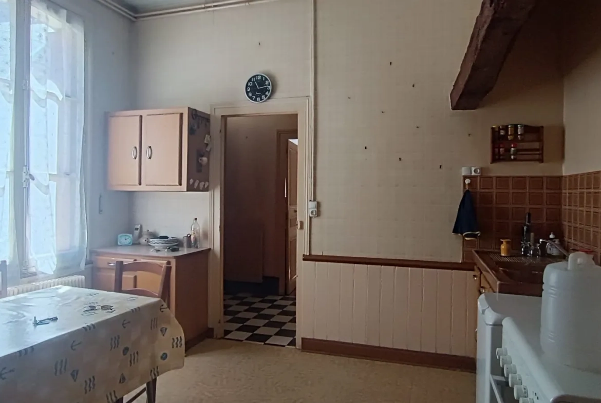 Maison à vendre à Luynes avec cachet et potentiel de rénovation 