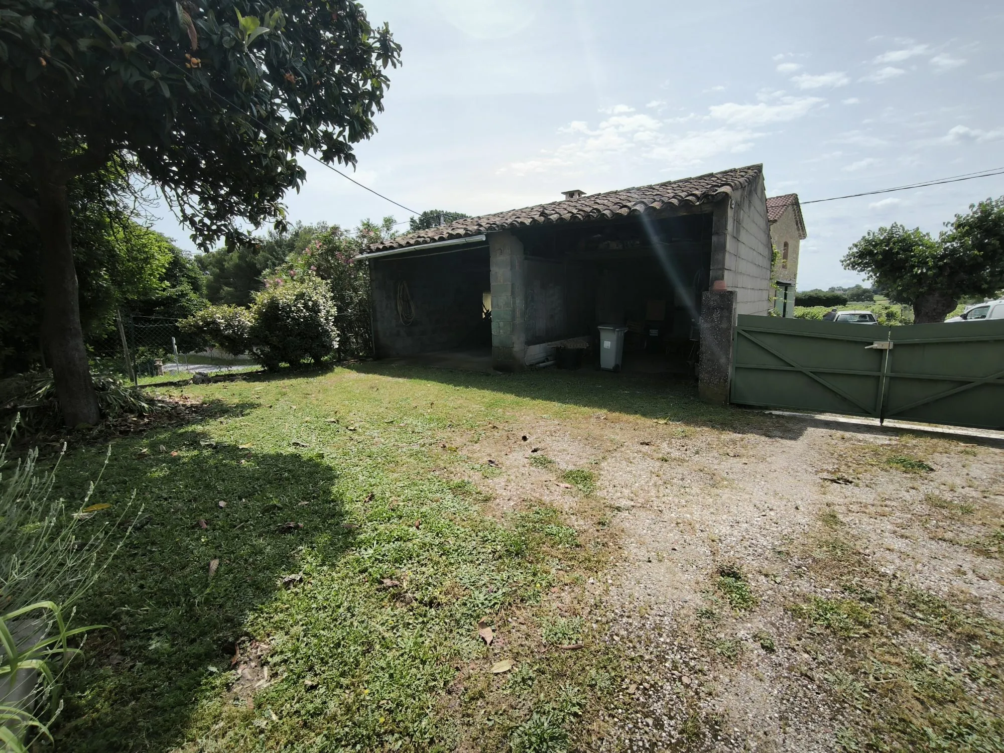 Belle maison en pierre de 86 m² avec jardin et dépendances à Saint-Christol-lès-Alès 