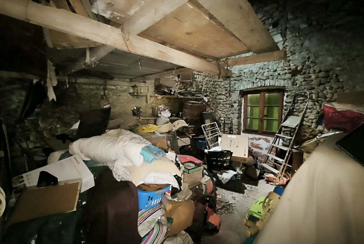 Belle maison en pierre de 86 m² avec jardin et dépendances à Saint-Christol-lès-Alès 