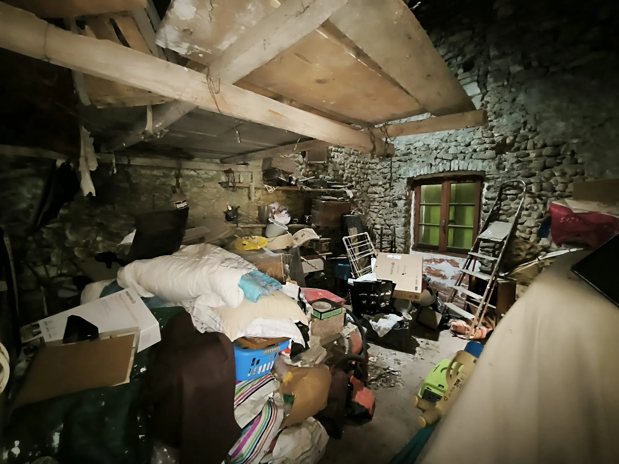 Belle maison en pierre de 86 m² avec jardin et dépendances à Saint-Christol-lès-Alès 