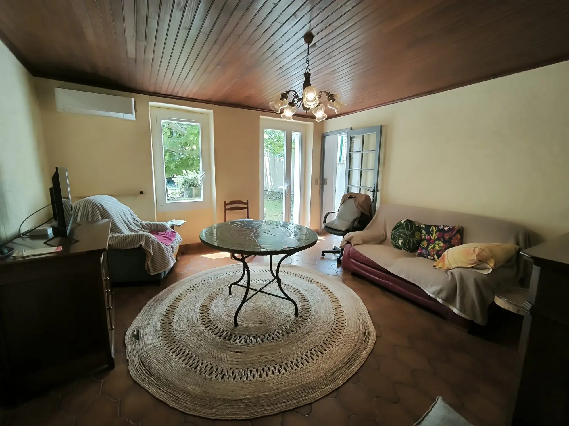 Belle maison en pierre de 86 m² avec jardin et dépendances à Saint-Christol-lès-Alès 