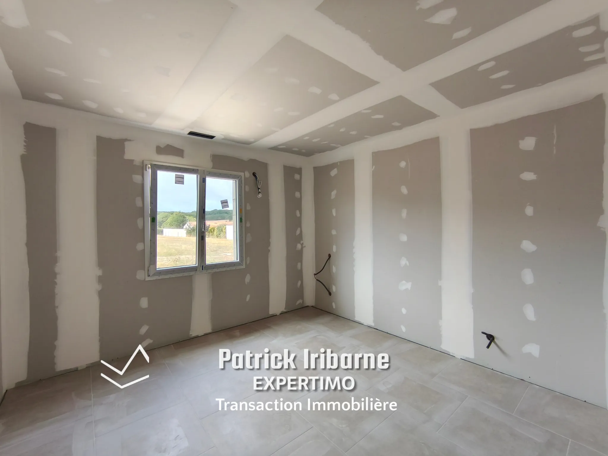 Maison neuve 4 chambres avec garage et jardin à Port-d'Envaux 