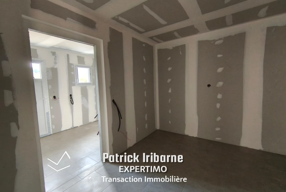 Maison neuve 4 chambres avec garage et jardin à Port-d'Envaux 