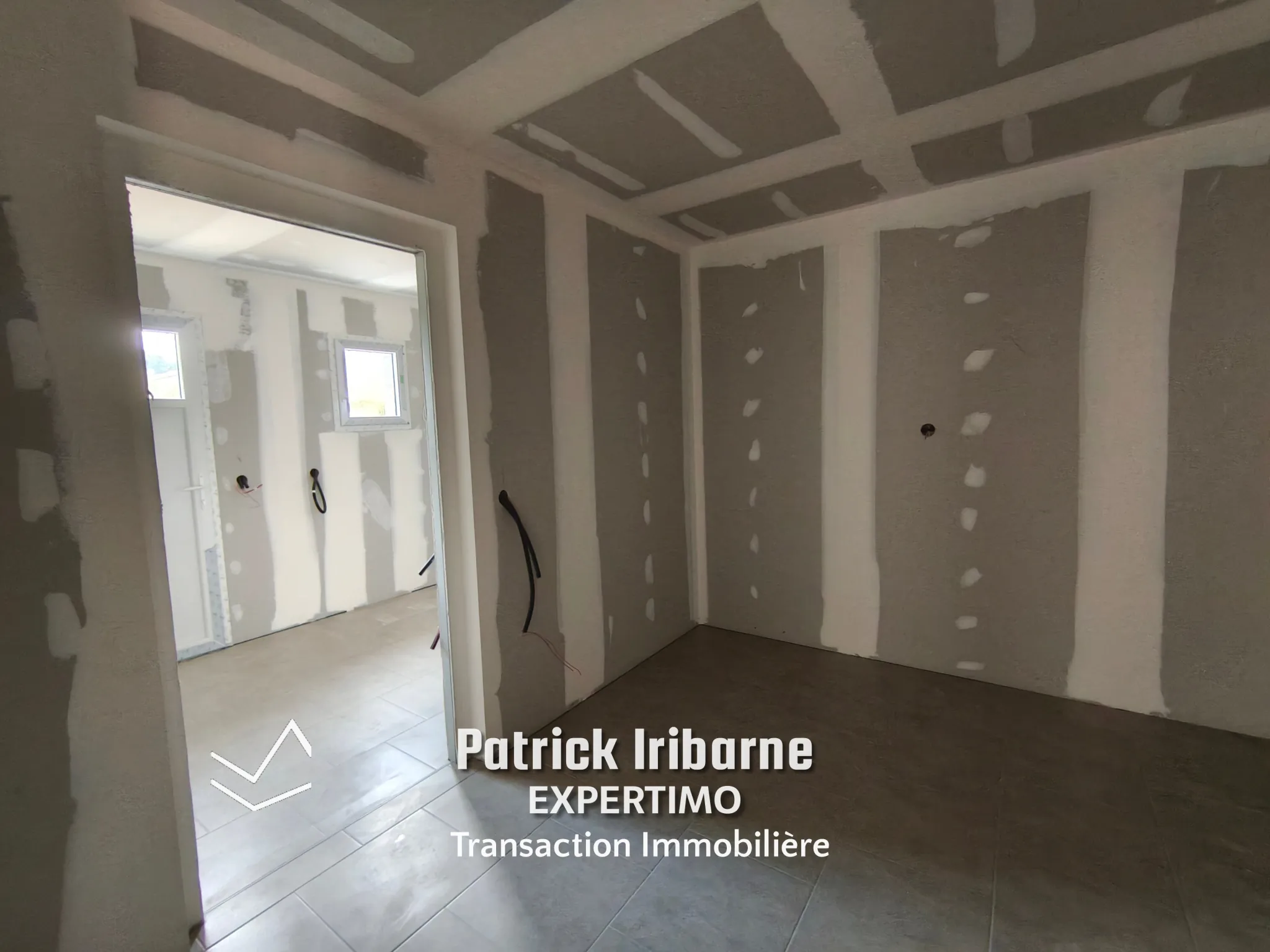 Maison neuve 4 chambres avec garage et jardin à Port-d'Envaux 