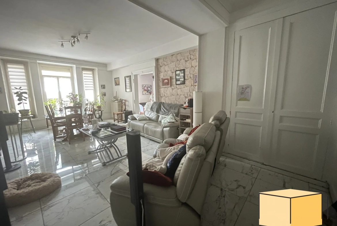 Bel appartement de 120 m² avec balcons en centre-ville de Belley 