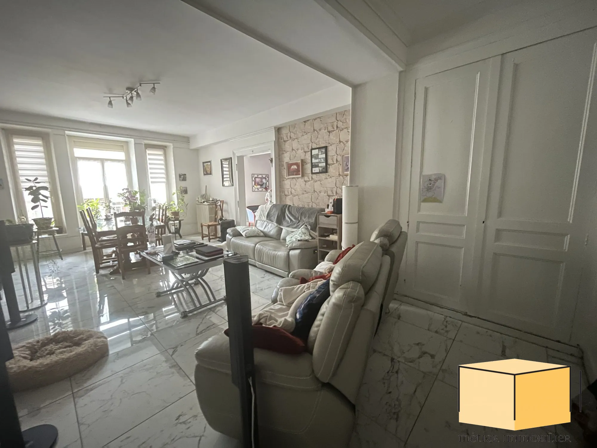 Bel appartement de 120 m² avec balcons en centre-ville de Belley 