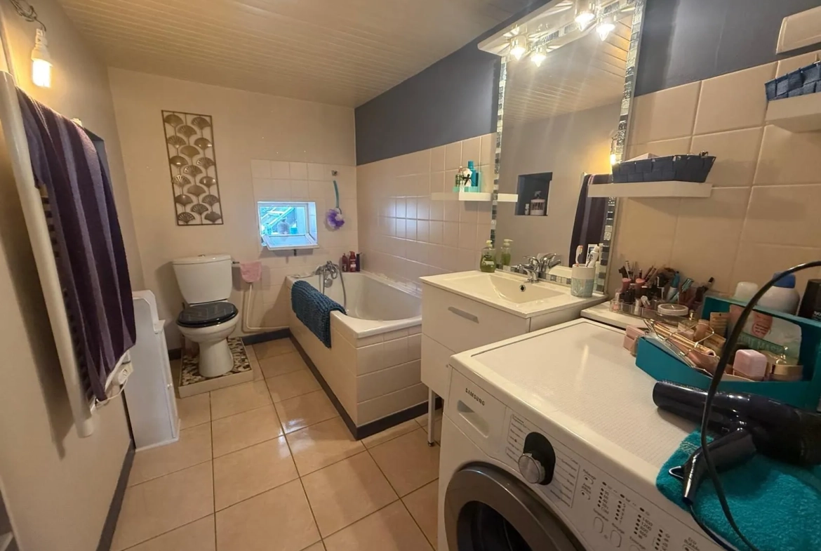 Maison mitoyenne à vendre à Bavans – 111 m², 2 appartements, terrain 12 ares 