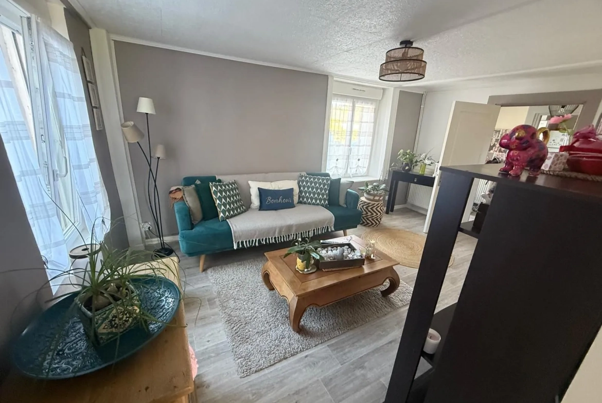 Maison mitoyenne à vendre à Bavans – 111 m², 2 appartements, terrain 12 ares 