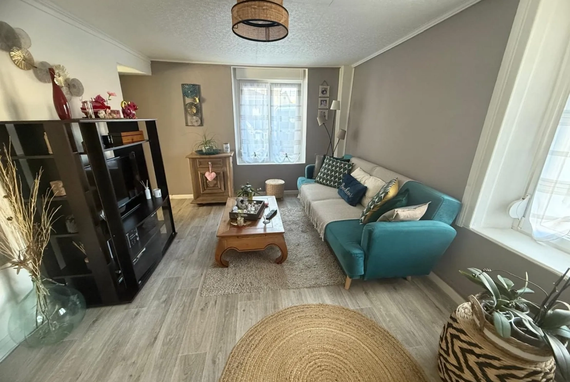 Maison mitoyenne à vendre à Bavans – 111 m², 2 appartements, terrain 12 ares 