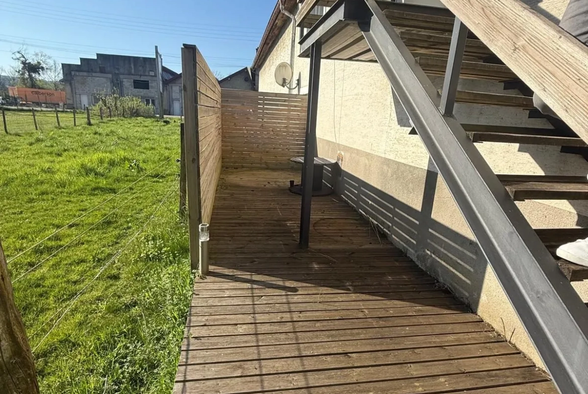 Maison mitoyenne à vendre à Bavans – 111 m², 2 appartements, terrain 12 ares 