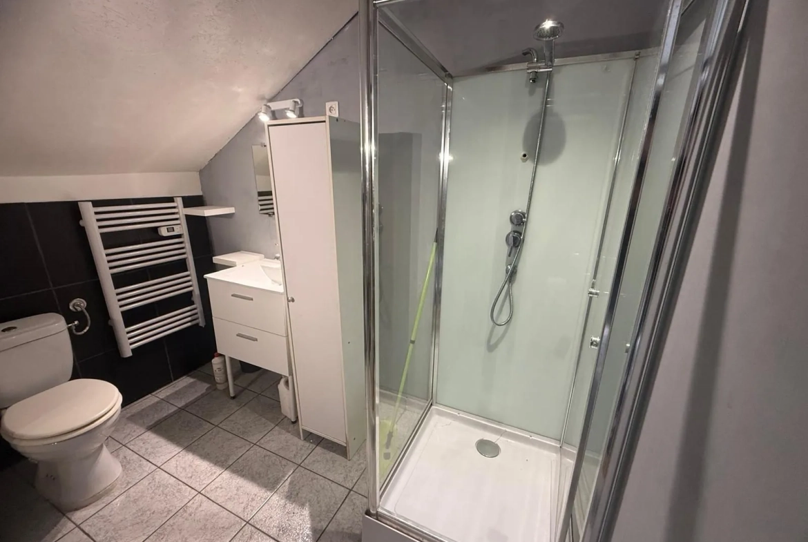 Maison mitoyenne à vendre à Bavans – 111 m², 2 appartements, terrain 12 ares 
