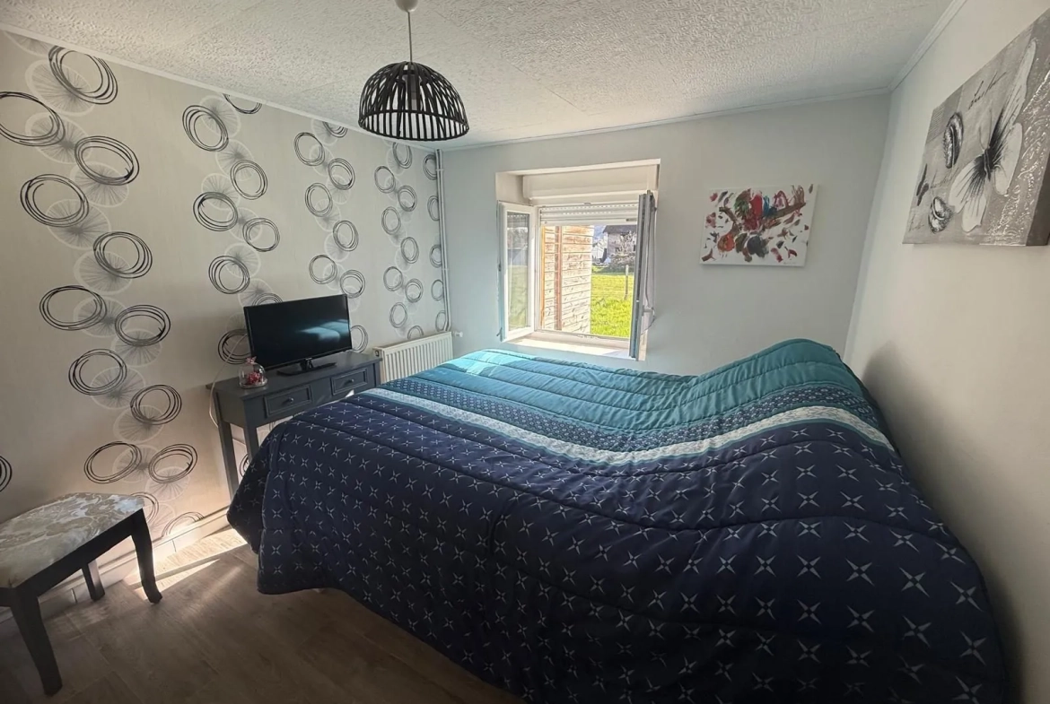 Maison mitoyenne à vendre à Bavans – 111 m², 2 appartements, terrain 12 ares 