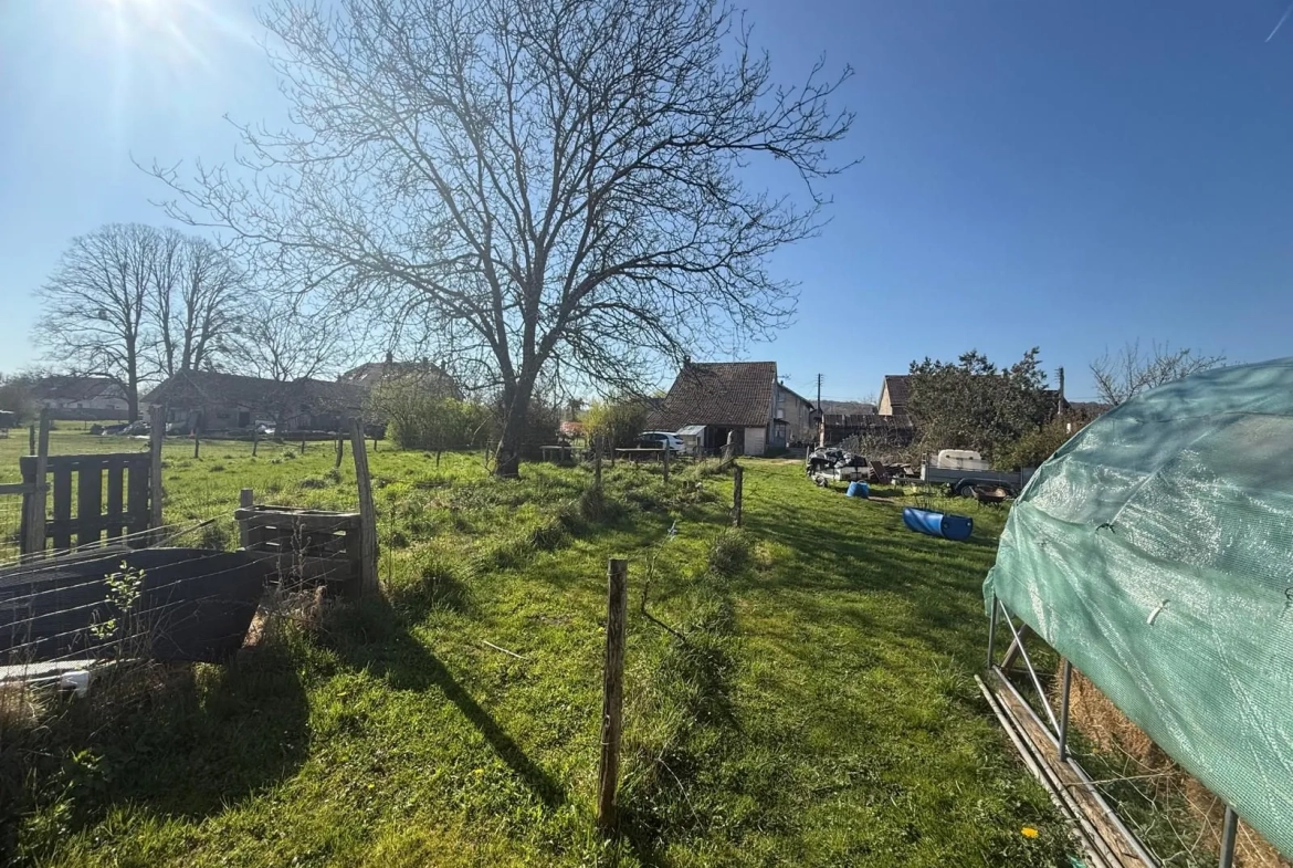 Maison mitoyenne à vendre à Bavans – 111 m², 2 appartements, terrain 12 ares 
