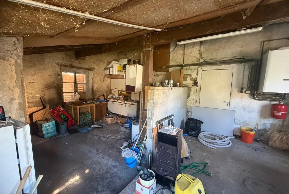 Maison mitoyenne à vendre à Bavans – 111 m², 2 appartements, terrain 12 ares 